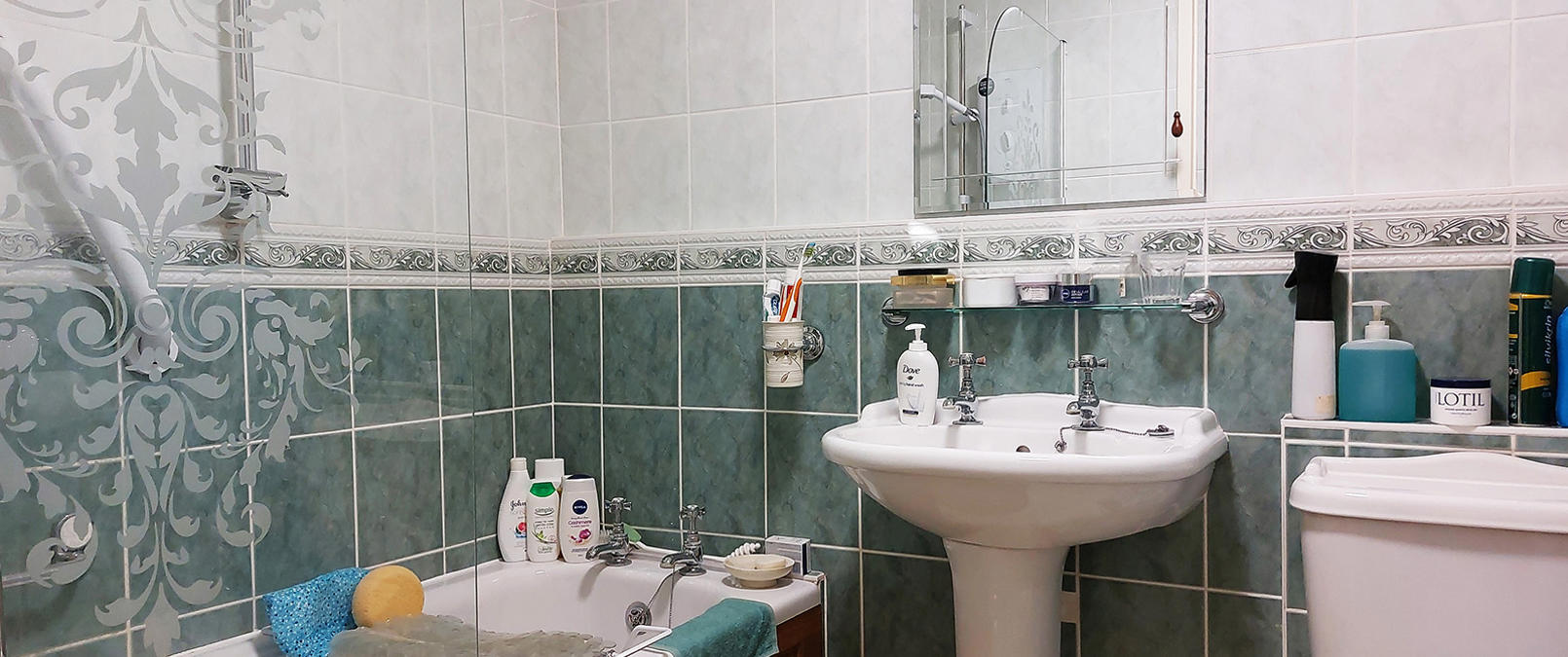 bathroom bathroom