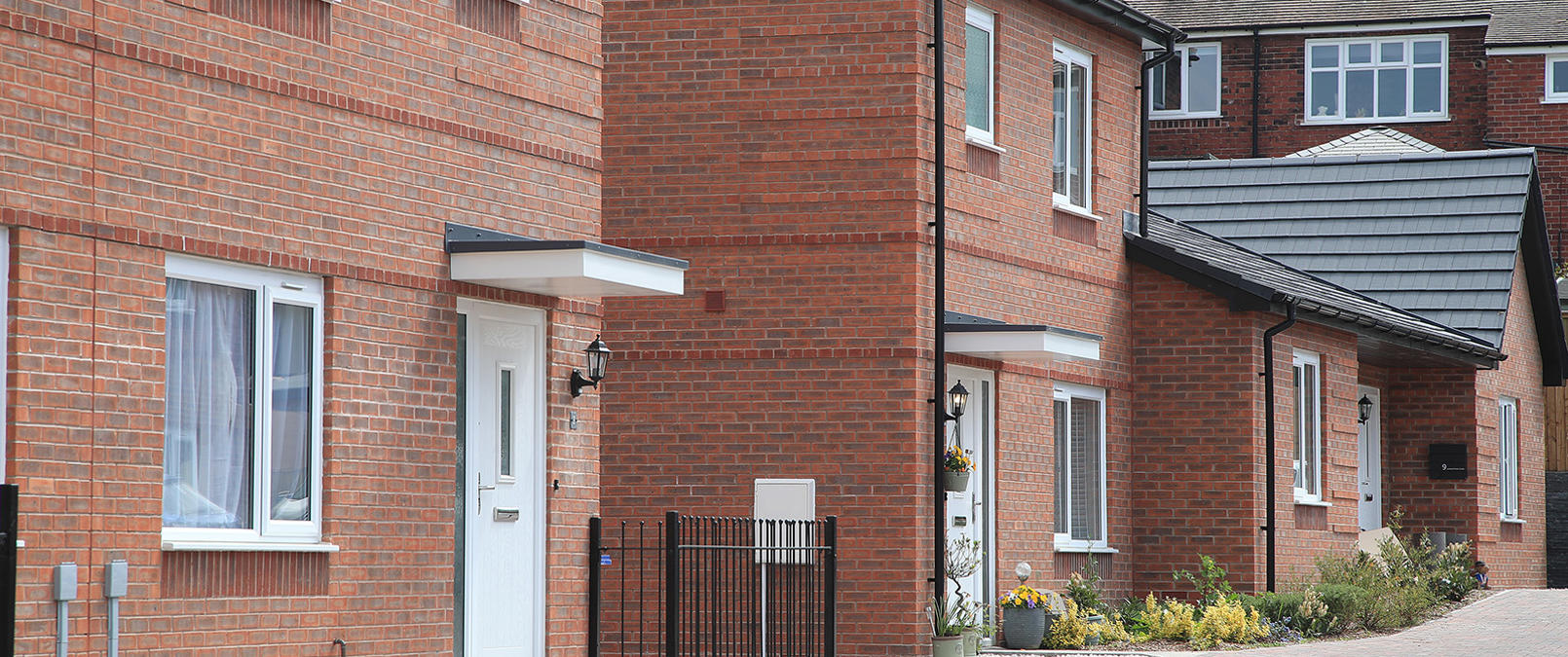 Houses and bungalows Houses and bungalows